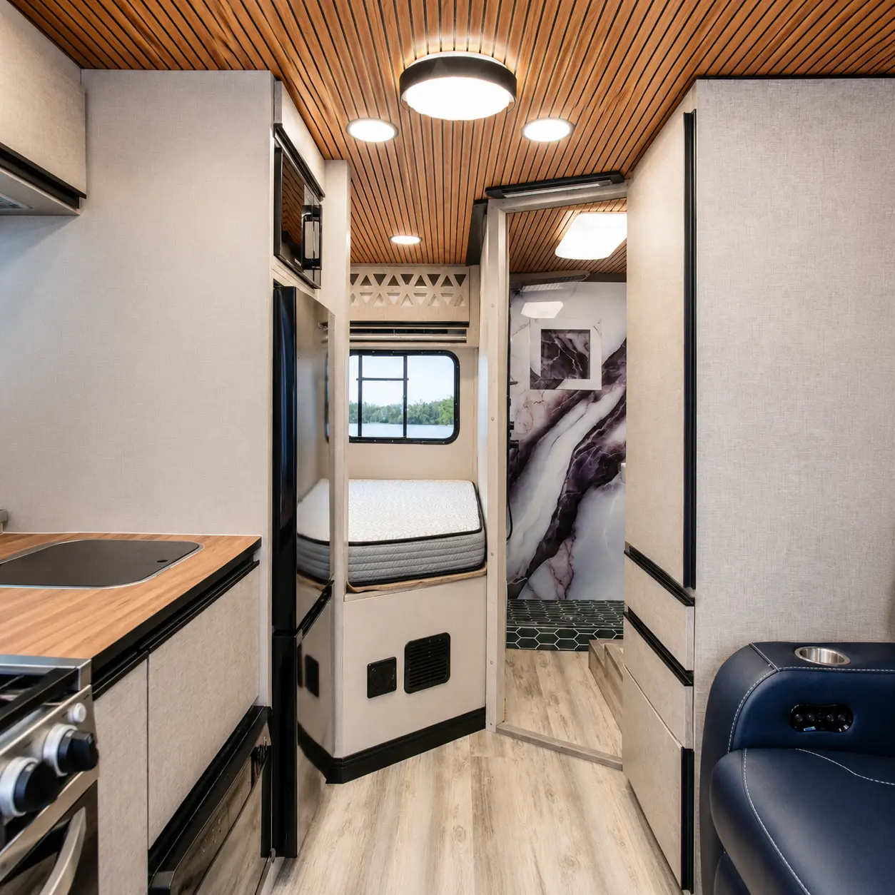 Cocina, habitación y baño